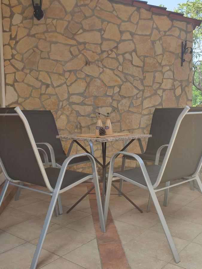 Apartment Mimi Opric Екстер'єр фото